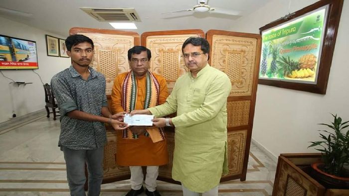 Tripura CM Manik Saha handing over financial aid to a student