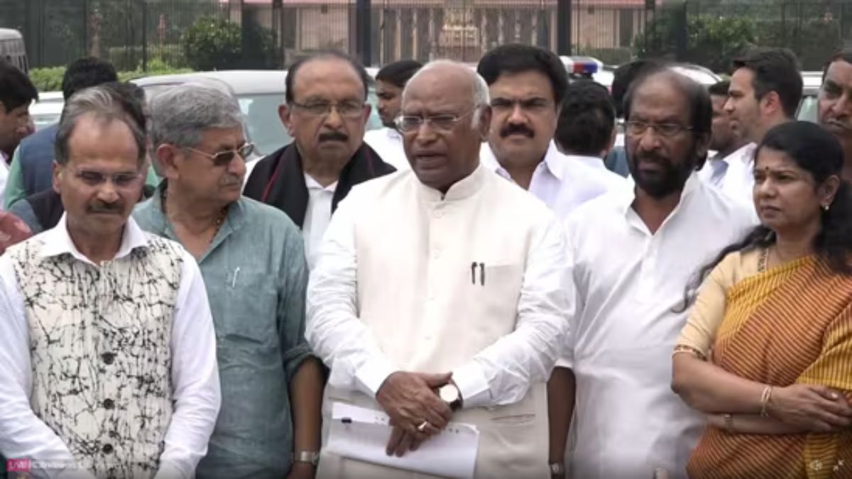 31 leaders of INDIA alliance met President Murmu on Manipur issue