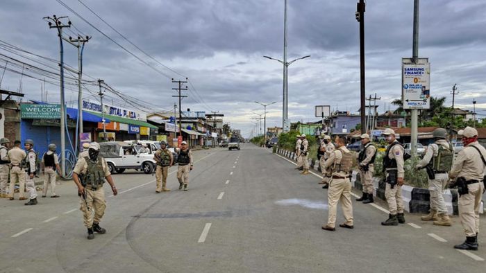 Curfew relaxed in twin districts of Imphal for 7 hours