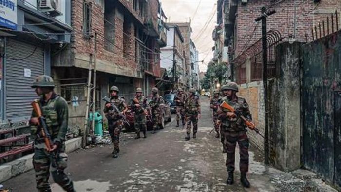 Government issues fresh curfew orders in twin Imphal districts