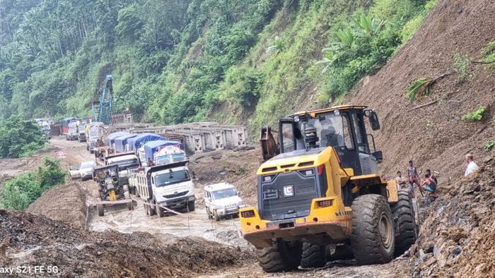Massive landslide blocks Silchar-Haflong highway