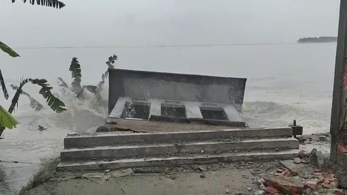 Flood situation turns grim in Assam