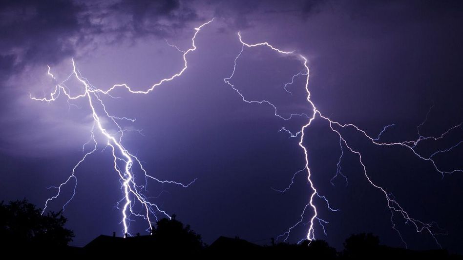 Manipur: Lightning strike injures five near Loktak Lake in Bishnupur district Manipur: Lightning strike injures five near Loktak Lake in Bishnupur district