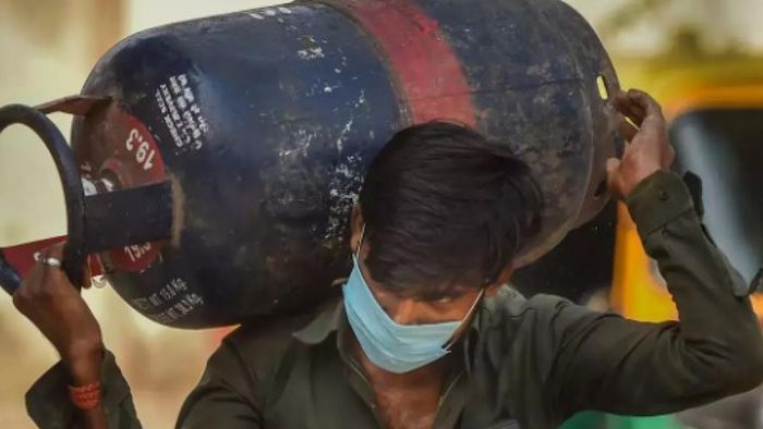 After domestic LPG price reduction, commercial gas prices cut by Rs 158