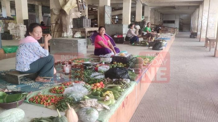 Manipur: Daily wage earners affected by present crisis