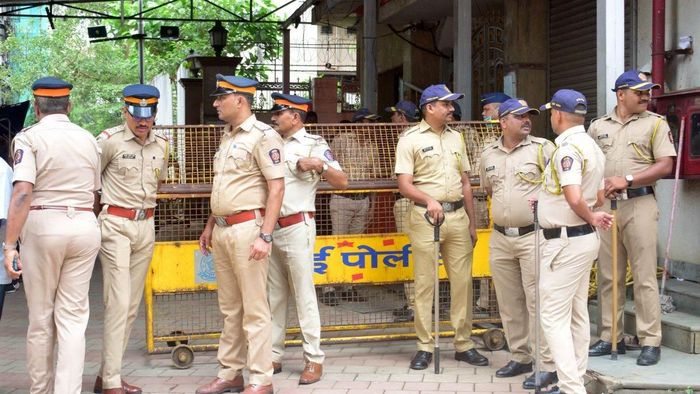 Woman makes fake call to Mumbai police about bombs at Nepean Sea Road and Kamathipura