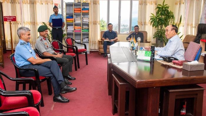 Air Marshal SP Dharkar meets Mizoram CM Zoramthanga