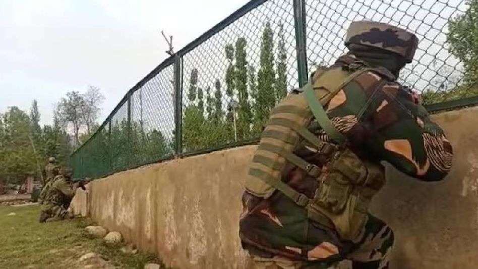 Jammu and Kashmir: One terrorist killed in encounter near LoC in Baramulla Jammu and Kashmir: One terrorist killed in encounter near LoC in Baramulla
