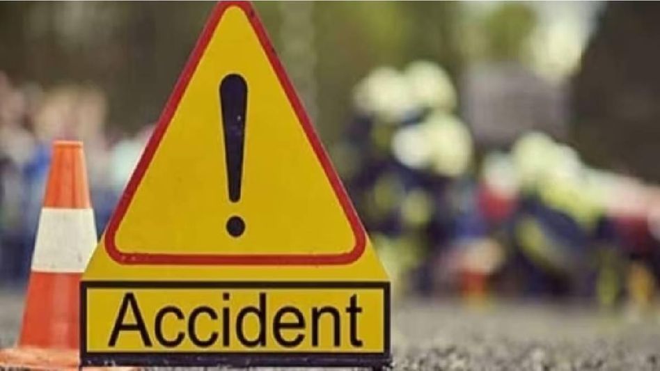 Madhya Pradesh: Bus ferrying BJP workers crashes into parked truck in Khargone district, 39 injured Madhya Pradesh: Bus ferrying BJP workers crashes into parked truck in Khargone district, 39 injured