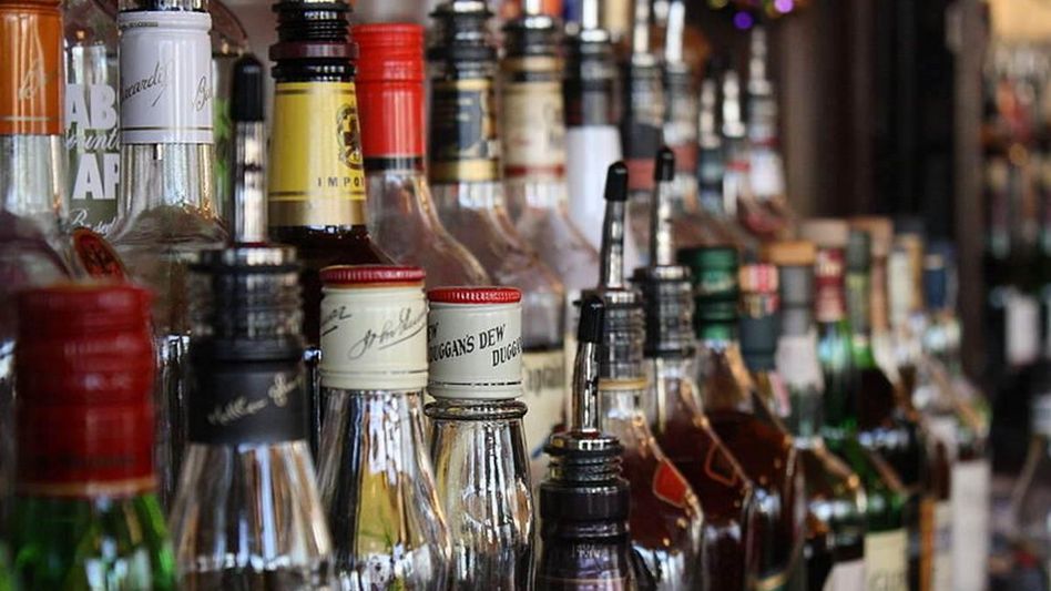 Assam: Truck carrying 300 cartons of Arunachal-made liquor met with accident in Sonitpur Assam: Truck carrying 300 cartons of Arunachal-made liquor met with accident in Sonitpur