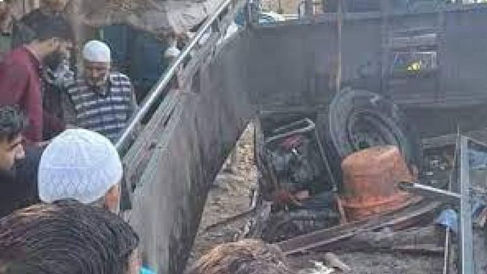 Blast inside a vehicle in Jammu & Kashmir's Anantnag leaves four injured