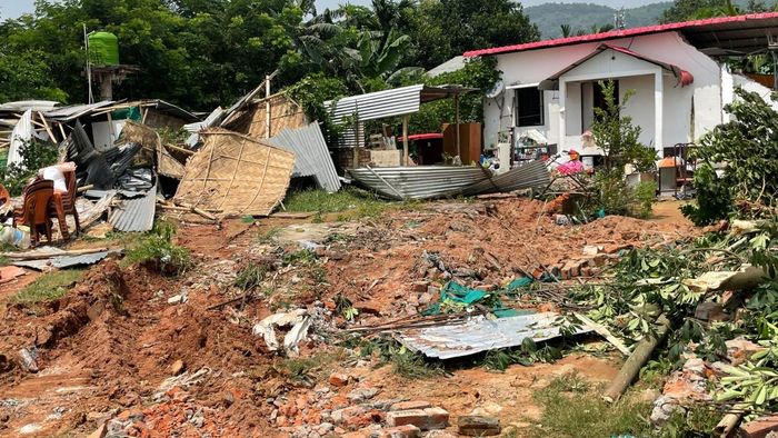 Assam: Tense situation in Silsako as evicted residents protest with flames in hand
