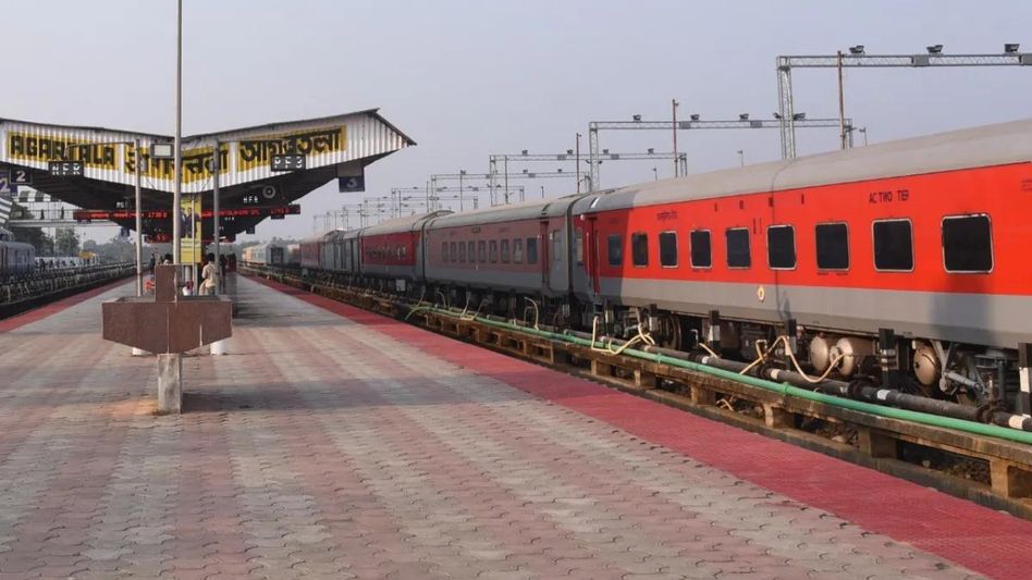 Tripura: Two held with gold at Agartala railway station while enroute to Guwahati Tripura: Two held with gold at Agartala railway station while enroute to Guwahati
