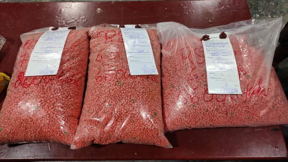 Mizoram: Two Tripura residents held with drugs worth Rs 60 crore in Saitual district Mizoram: Two Tripura residents held with drugs worth Rs 60 crore in Saitual district