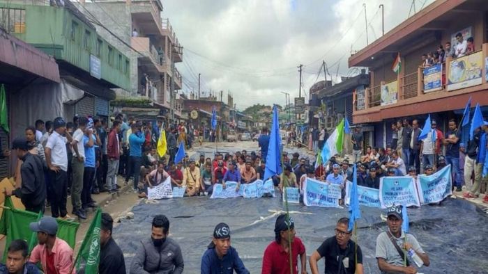 Khasi Student Union protest against poor condition of NH-6