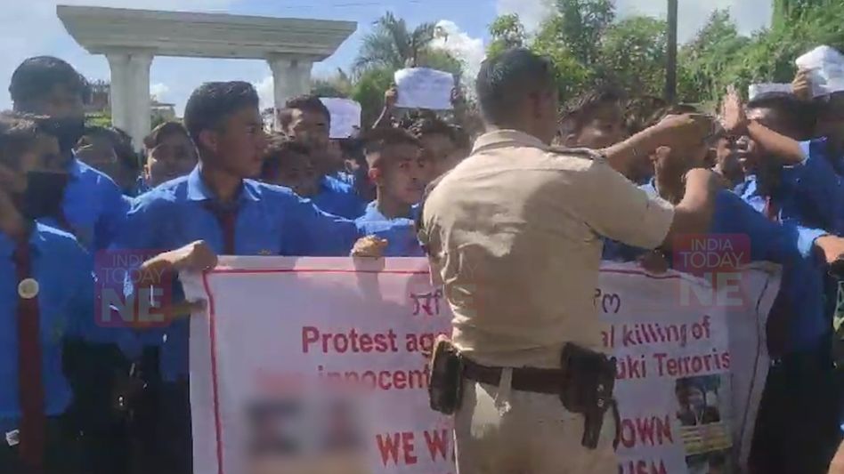 Manipur violence: 40 injured as police baton-charge students protesting death of two youths Manipur violence: 40 injured as police baton-charge students protesting death of two youths