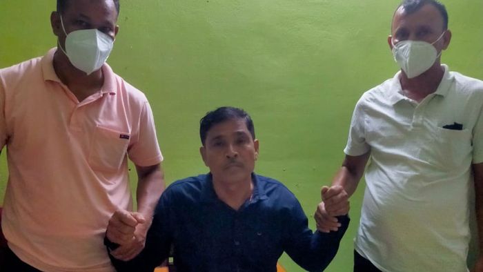 Assam government employee caught accepting bribe in Morigaon