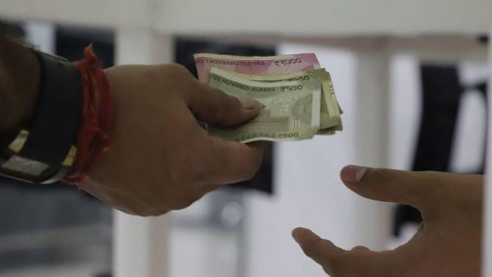 Assam: Block Development Officer caught red-handed while accepting Rs 10,000 bribe in Hojai