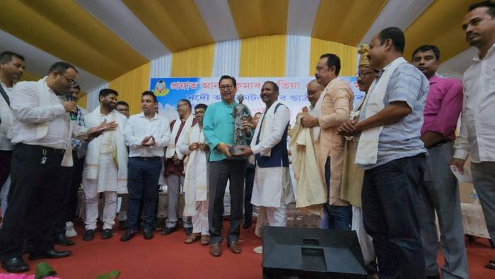 Arunachal Pradesh Deputy CM Chowna Mein was presented the prestigious Bengmora Samannay Award in Assam.