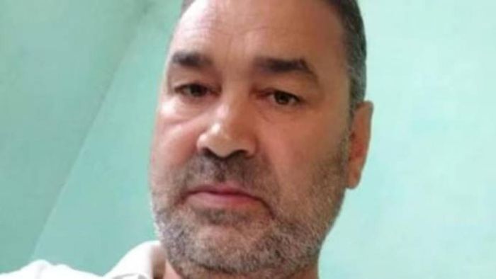 A Head Constable of Jammu and Kashmir Police was shot by some unidentified gunmen near his residence in North Kashmir's Tangmarg.