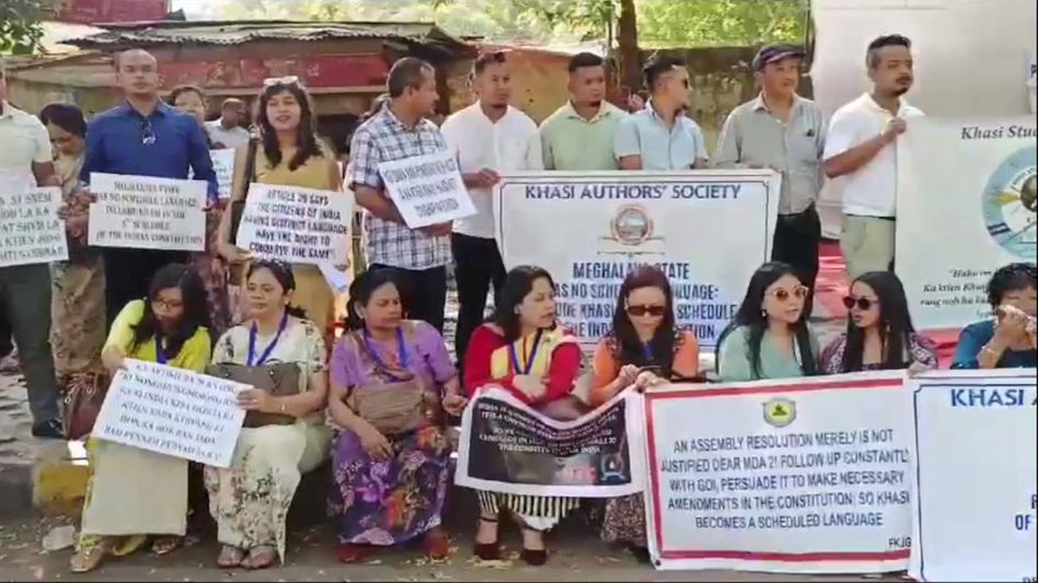 Meghalaya: Khasi Authors’ Society demands inclusion of Khasi language in 8th Schedule; submits memorandum to President Meghalaya: Khasi Authors’ Society demands inclusion of Khasi language in 8th Schedule; submits memorandum to President