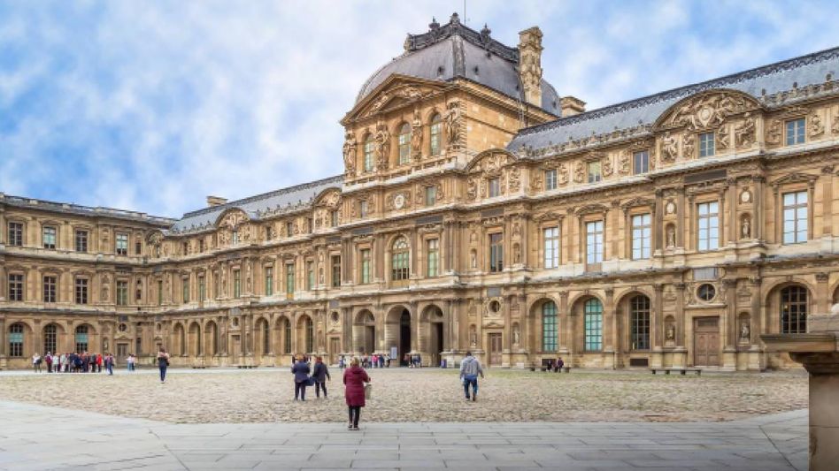 France: Louvre Museum and Versailles Palace evacuated after bomb threats France: Louvre Museum and Versailles Palace evacuated after bomb threats