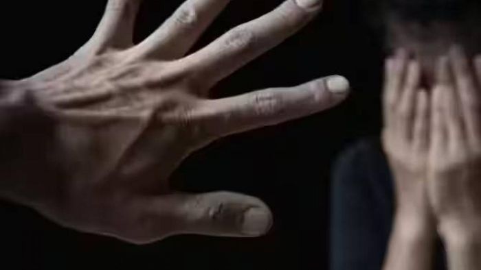 In a shocking incident, a few girls hailing from Assam have been allegedly molested by a Bihar police constable in a train.