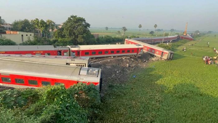 North East Express derails in Bihar's Buxar