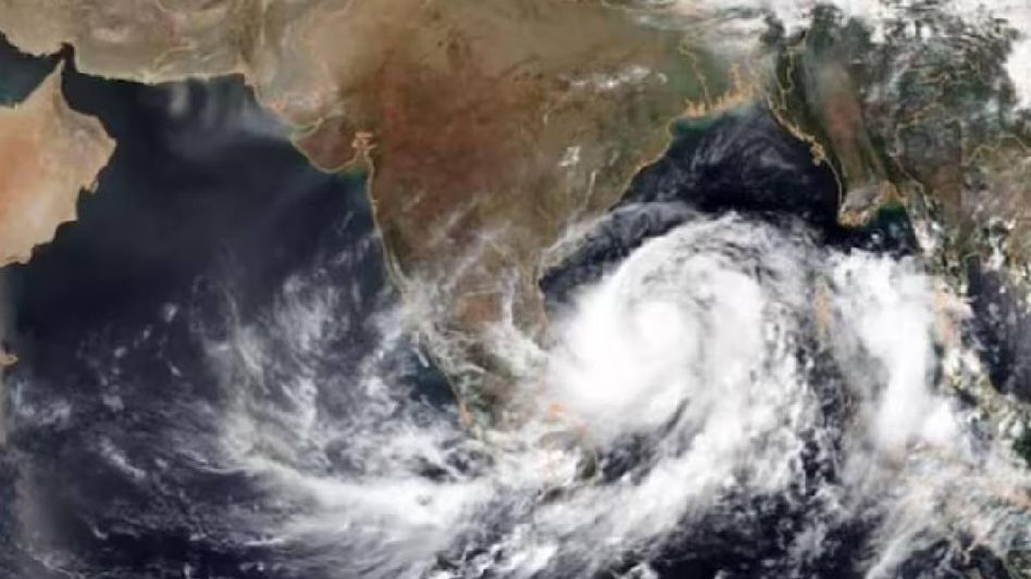 7 states on high alert after Cyclone 'Hamoon' intensifies into severe cyclonic storm 7 states on high alert after Cyclone 'Hamoon' intensifies into severe cyclonic storm