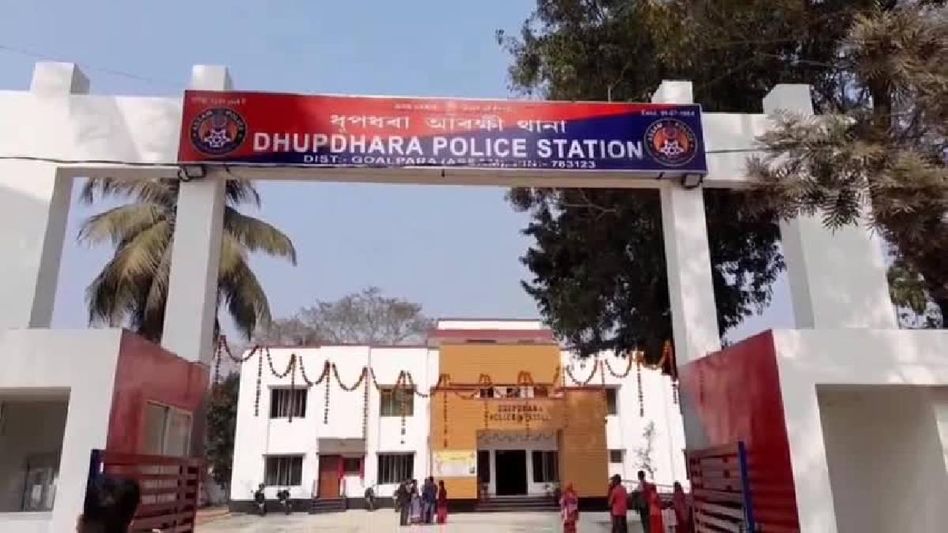 Assam: ASI caught red handed while accepting bribe in Goalpara Assam: ASI caught red handed while accepting bribe in Goalpara