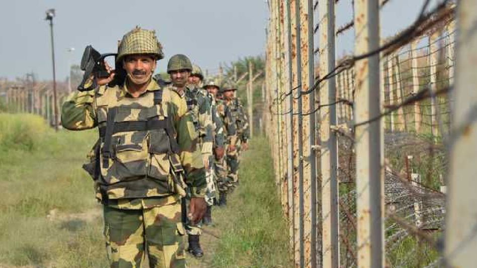 Jammu and Kashmir: BSF jawan, civilians injured as Pakistani troops open fire in Arnia Jammu and Kashmir: BSF jawan, civilians injured as Pakistani troops open fire in Arnia