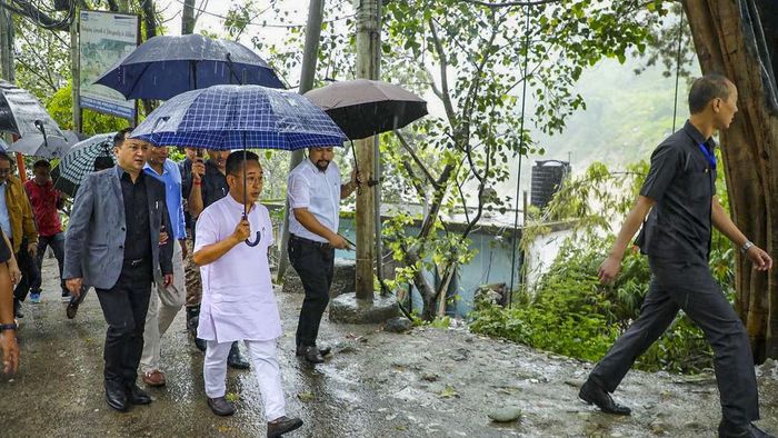 Sikkim flash floods: CM Tamang announces Rs 4 lakh ex gratia for Singtam's calamity-hit residents