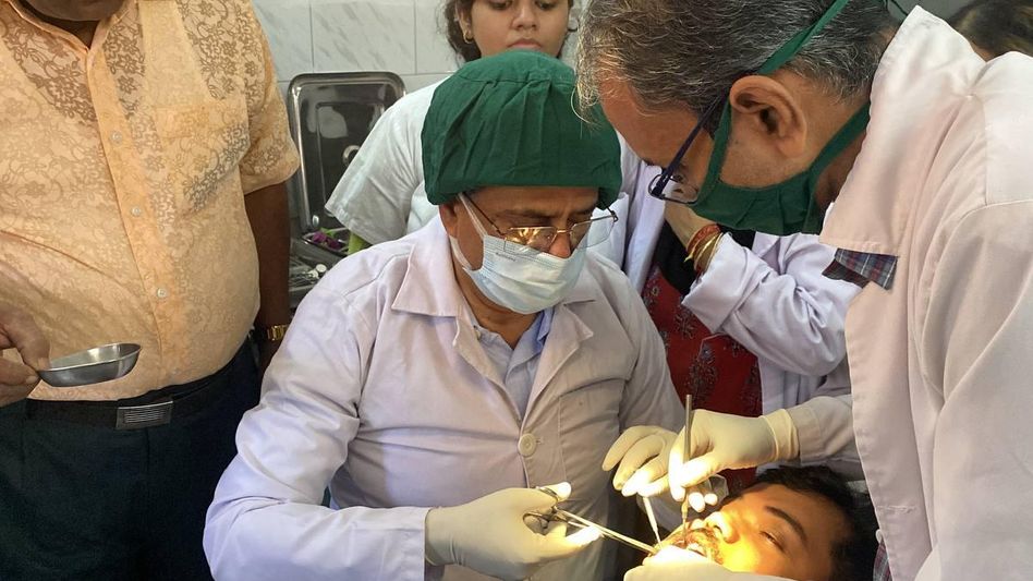 Tripura CM Manik Saha returns to the Operating Theater, operates on former student Tripura CM Manik Saha returns to the Operating Theater, operates on former student