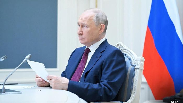 Russian President Vladimir Putin spotted 'lying on floor' after allegedly suffering cardiac arrest