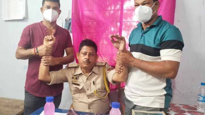 Assam police officer caught red-handed while accepting bribe of Rs 10,000 in Hailakandi