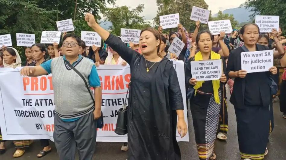 Manipur violence: Armed miscreants allegedly used police uniform to attack Kuki villages, claims tribal body Manipur violence: Armed miscreants allegedly used police uniform to attack Kuki villages, claims tribal body