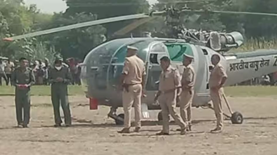 Uttar Pradesh: IAF helicopter makes emergency landing in Prayagraj Uttar Pradesh: IAF helicopter makes emergency landing in Prayagraj