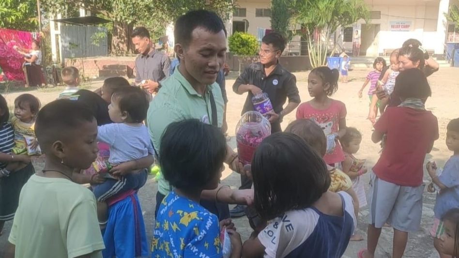 Manipur: Youth led initiative Salai Taret Barber’s goodwill gesture brightens displaced people Manipur: Youth led initiative Salai Taret Barber’s goodwill gesture brightens displaced people
