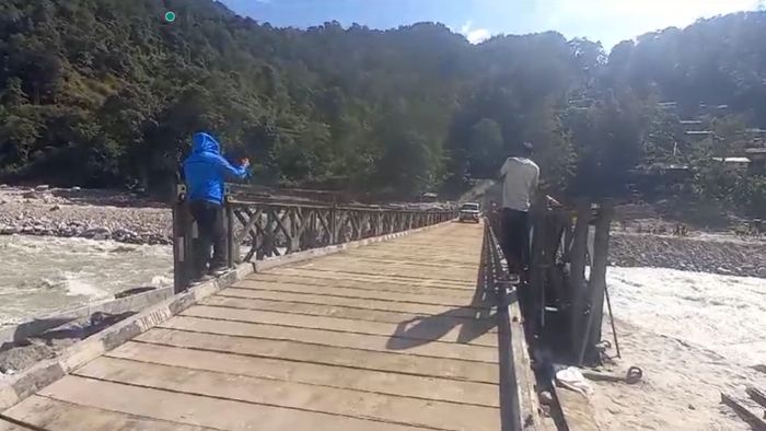 BRO constructs Bailey bridge over Teesta River in Sanklang