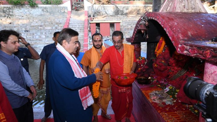 Union minister Nitin Gadkari offers prayers at Kamakhya temple in Guwahati