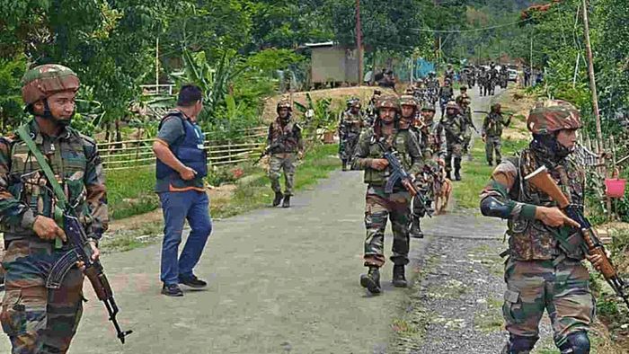 Security forces attacked by suspected insurgents in Moreh