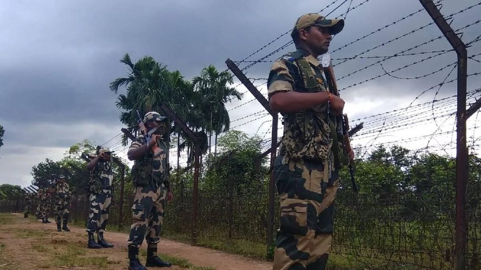 Tripura: 14 Bangladeshi nationals including 3 Indian touts apprehended in Sabroom Tripura: 14 Bangladeshi nationals including 3 Indian touts apprehended in Sabroom