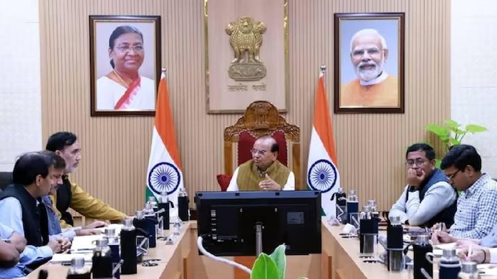 Delhi takes urgent measures to tackle soaring air pollution, LG and Chief Minister meet to address crisis