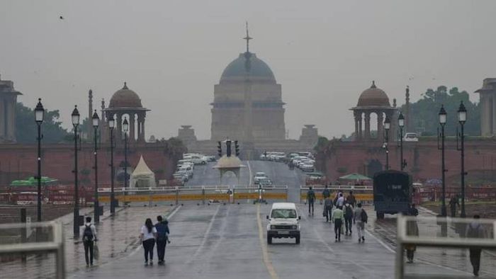 The air quality in Delhi on the morning of Diwali saw a marginal dip and remained in the 'poor' category, according to the Central Pollution Control Board (CPCB).
