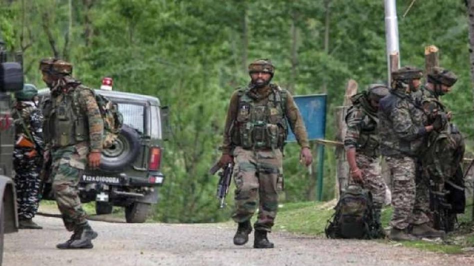 Encounter breaks out in Jammu and Kashmir's Kulgam, 2 terrorists trapped Encounter breaks out in Jammu and Kashmir's Kulgam, 2 terrorists trapped