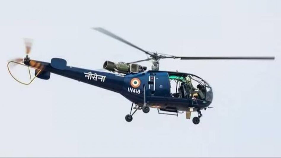 Navy chopper crashes at INS Garuda runway in Kochi, 1 reportedly killed Navy chopper crashes at INS Garuda runway in Kochi, 1 reportedly killed