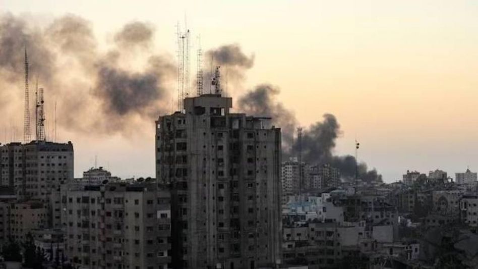 Israel targets Hamas tunnels after encircling Gaza City Israel targets Hamas tunnels after encircling Gaza City