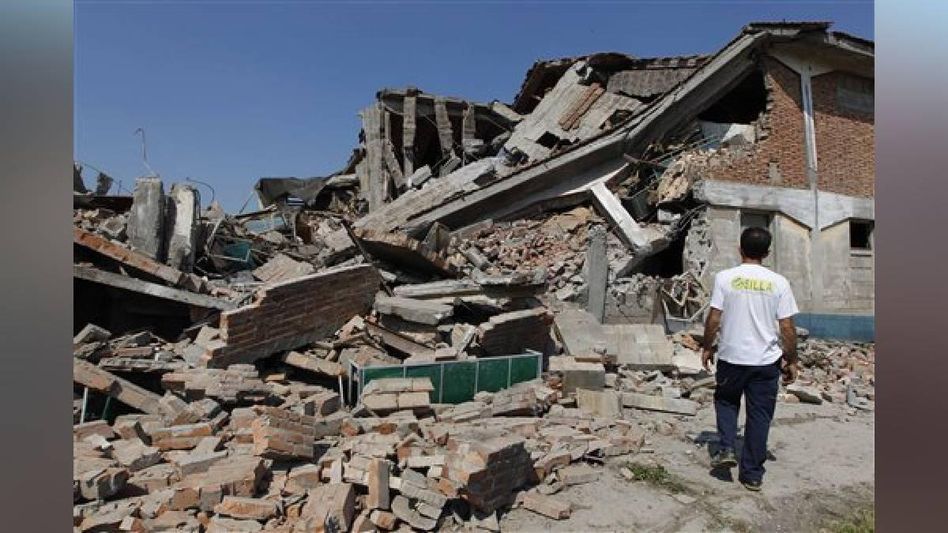 Nepal struck by another earthquake of magnitude 3.6  Nepal struck by another earthquake of magnitude 3.6