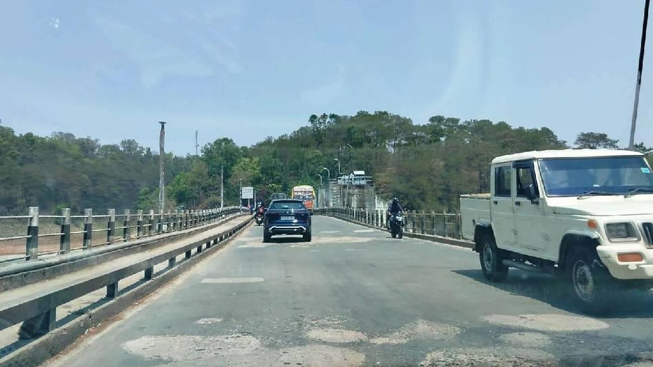 Meghalaya: Section 144 imposed in Ri Bhoi, plying of heavy vehicles over Umiam bridge prohibited Meghalaya: Section 144 imposed in Ri Bhoi, plying of heavy vehicles over Umiam bridge prohibited