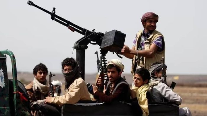 Houthi fighters